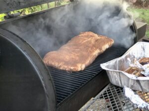 Clube Defumados - carne defumando a altas temperaturas